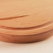 Planche à découper ronde de bar avec une rainure de jus